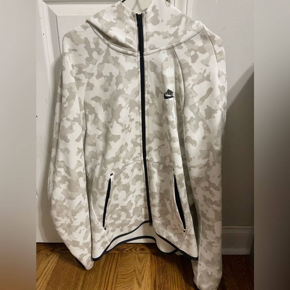 Men’s medium Camo Nike Tech Fleece Zip Up Jacket.